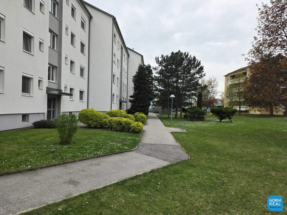 3 Zimmer mit Loggia gartenseitig