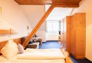 Traditionsgasthaus „Platzschmied“ – Gaststätte mit 7 Fremdenzimmern und Betreiberwohnung.