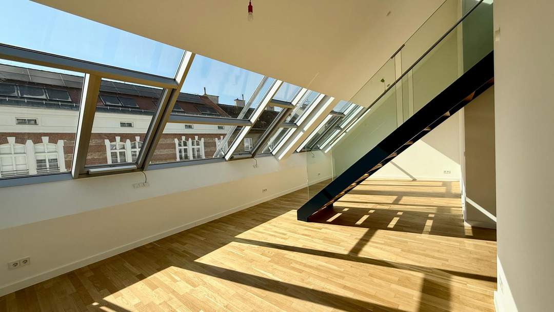 Exklusive 2-Zimmer-Dachgeschosswohnung mit Klimaanlage & beeindruckender Fensterfront in bester Lage der Josefstadt