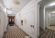 Sanierter Altbau mit modernem Neubau