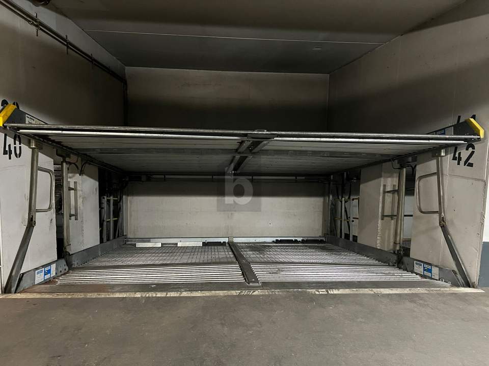 FÜNF GARAGENPLÄTZE IN EINEM PAKET