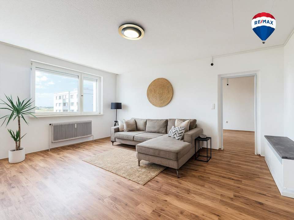Attraktive Eigentumswohnung mit verglaster Loggia und eigenem PKW-Abstellplatz