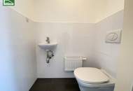 Moderne DG-Wohnung in ruhiger Spielstraße beim Familienplatz - Mit Einbauküche und Abstellraum! 2014/2015 erbaut!