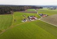Vielseitige Liegenschaft mit zwei Wohnhäusern, Wirtschaftsgebäuden, Nutzflächen und Wald