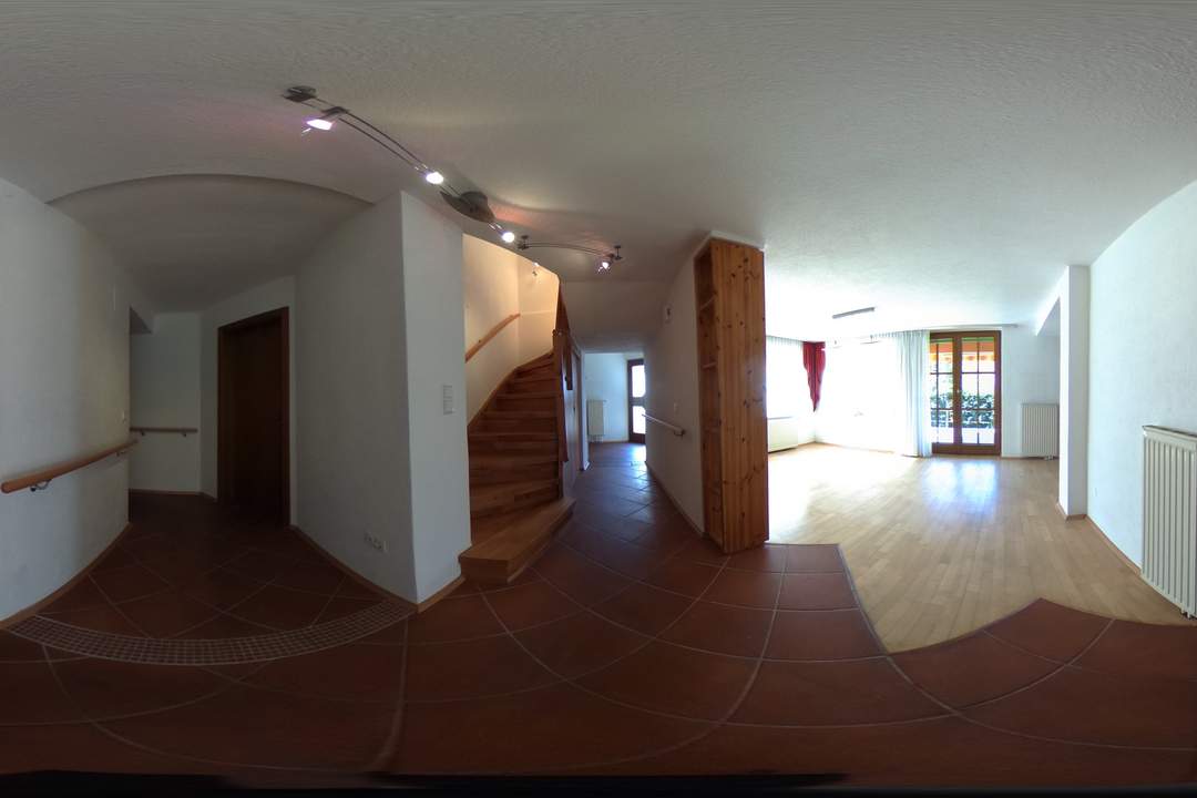 Schönes Einfamilienhaus mit großzügigem Grundstück und Nebengebäude