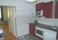 Helle, ruhig gelegene 1-Zimmer-Wohnung im Altbau und Grünblick in den Innenhof