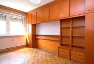 Sanierungsbedürftige 2-Zimmer-Wohnung mit Balkon