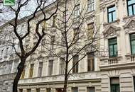 LEERSTEHEND! RENOVIERUNGSBEDÜRFTIGE WOHNUNG IN GEPFLEGTEM ALTBAU! LIFTBENÜTZUNG INKLUSIVE! SCHLAFZIMMER HOFSEITIG!