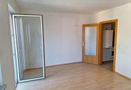 Helle Garçonnière mit schönem Balkon