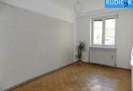 Zentral begehbare 2 Zimmerwohnung mit verglastem Loggiaverbau zwischen U3 &amp; U6