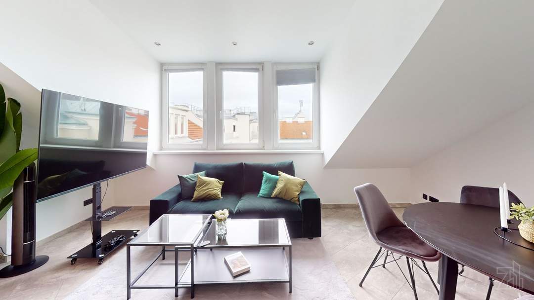 Bereit für die Airbnb Vermietung! Helle DG-Wohnung | 1,5 Zimmer in 2 Himmelsrichtungen ausgerichtet