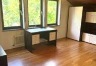 "Einfamilienhaus mit 1110m² Grund mitten im Ort!"