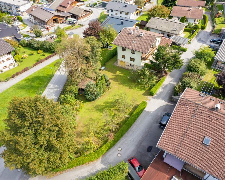 Wohnhaus mit großem Garten in guter ruhiger Lage - Grundstück auch teilbar !!