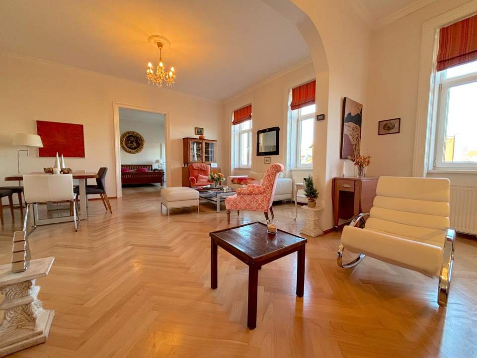 wunderschöne Altbauwohnung mit Weitblick