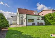 Großzügiges Ein- bzw. Zweifamilienhaus mit großem Garten und Garage