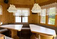 Landleben mit Stil: Zwei Häuser, Pool, 4ha Wald und Wiesen