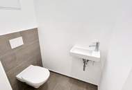 Zwischen Großstadt und Grashalm. Riesenbalkon / Riesenfreude! TOP Neubauwohnung mit viel Freiraum! Traumhafte Rundum-Terrasse + Ideale Raumaufteilung + Grün wohin das Auge reicht + Luftwärmepumpe!