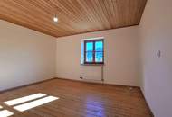 Charmantes Zweifamilienhaus in Alleinlage