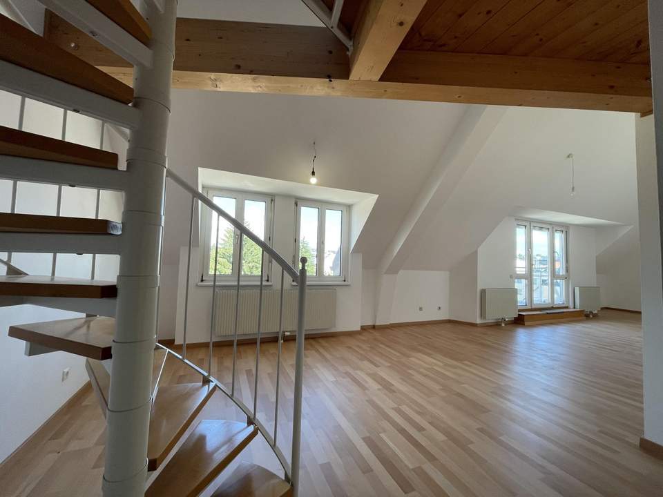 DG-Maisonette mit Terrasse in Liesing // 1 Schlafzimmer + große Galerie!!