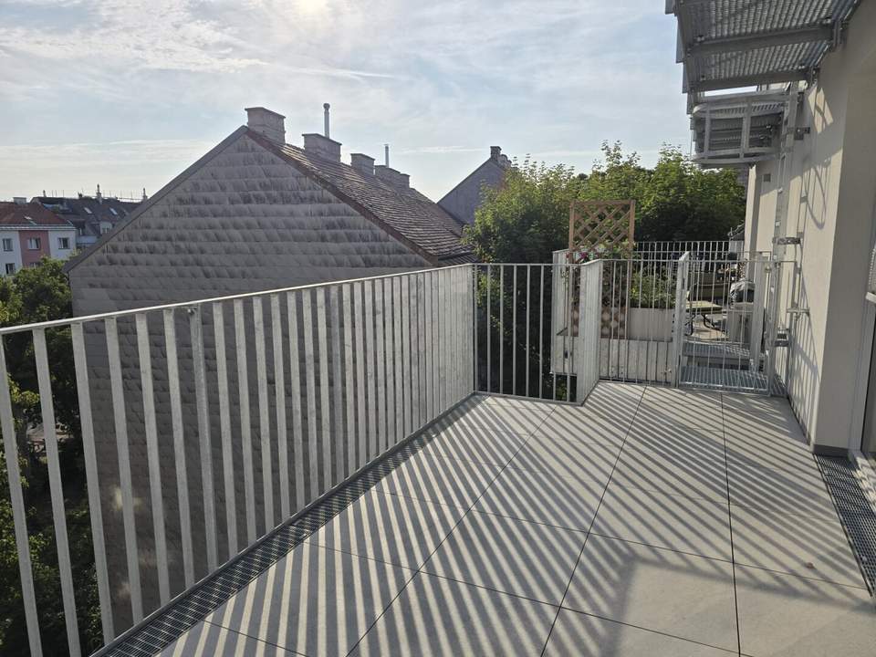 ERSTBEZUG 3 Zimmer DG-Balkon-Neubauwohnung