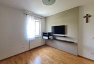 Ästhetische Erdgeschoßwohnung mit großem Eigengarten samt zwei separaten Carports
