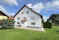 Großzügiges Landhaus mit zwei großen Wohnungen, Tenne & rund 2.000 m² Grund, Seewalchen am Attersee.