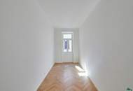 Erstbezug nach Sanierung: Schöne 3-Zimmer-Altbauwohnung mit Balkonmöglichkeit