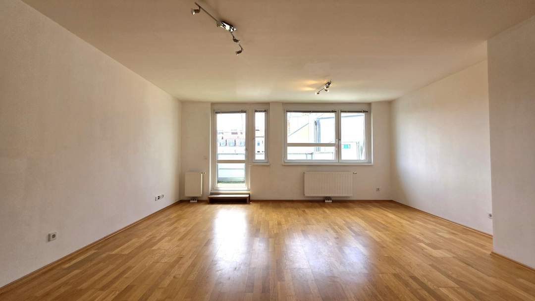 Großzügige DG-Wohnung mit großem, sonnigen Innenhof-Balkon