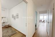 INVESTORS WATCH OUT! Magnificent skyline view + pool on the roof = excellent lifestyle!