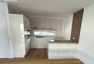 Exklusive Doppelhaushälfte mit Pool