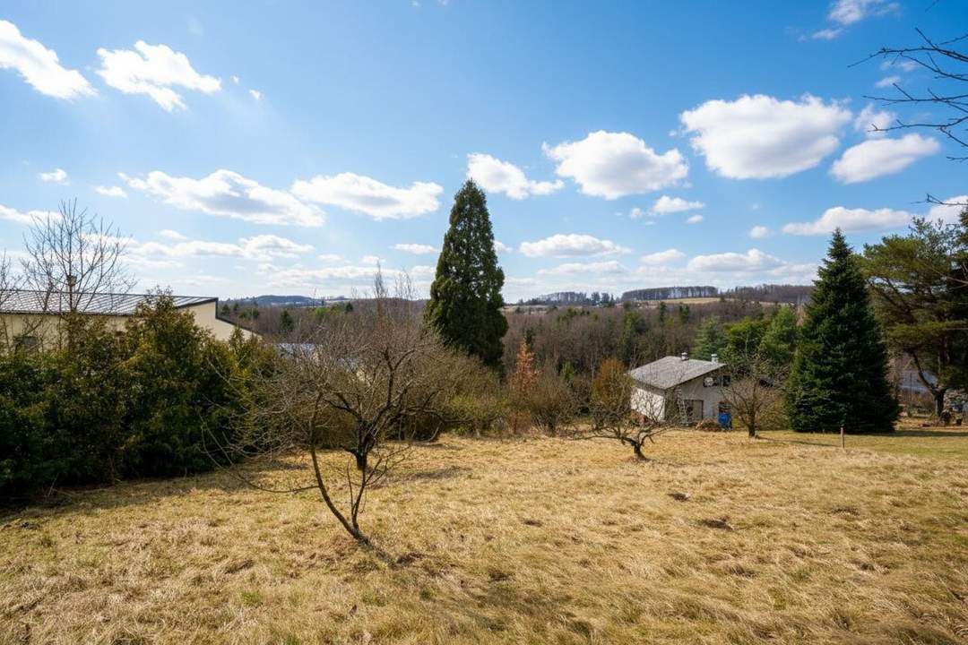 Großzügiges Baugrundstück in mittlerer Hanglage an der Grenze zu Eichgraben - Aufschließungsabgabe bezahlt!