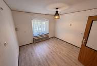 Großzügiges, vielseitig nutzbares Wohnhaus mit umfangreichem Ausbaupotenzial – Teilrenoviert und bereit für Ihre individuellen Wohnträume!