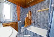 Gepflegtes Einfamilienhaus mit 2 Wohneinheiten, Garten/Terrasse &amp; 3 Garagen in sonnige Ruhelage!