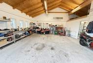 Bungalow mit großzügigem Nebengebäude, Terrasse und nachhaltiger Heiztechnik