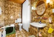 "Großzügiges Grundstück mit Pferdehof und sanierungsbedürftigem Haus – nur Minuten von Wien entfernt"