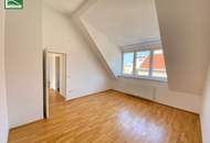 Moderne Dachgeschosswohnung mit großer Terrasse nahe Arthaberplatz in ruhiger Seitengasse! Hohe Decken und Traumbad mit Fenster