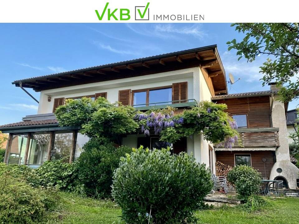 HALLWANG: Großzügiges Zweifamilienhaus mit Garten, Terrasse sowie Balkonen – viel Potenzial vor den Toren Salzburgs!