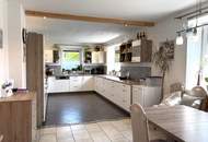 Großzügiges Ein- oder Zweifamilienhaus mit mehreren Nebengebäuden in zentraler Lage