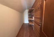Wohnhaus mit viel Platz und Potenzial sucht neuen Eigentümer !