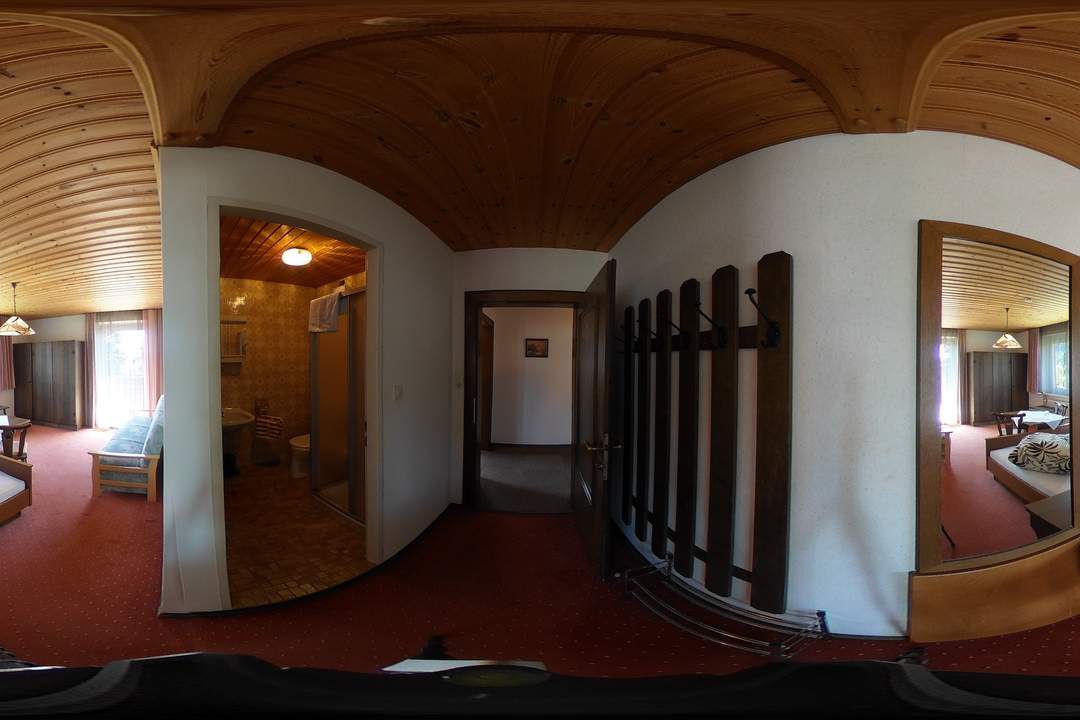 Großes Haus mit kleinem Garten als Zimmervermietung oder für Großfamilien