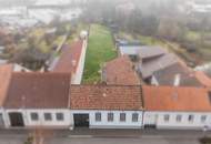 "Großzügiges Grundstück mit Altbestand"