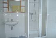 Helle, ruhig gelegene 1-Zimmer-Wohnung im Altbau und Grünblick in den Innenhof