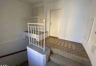 Top sanierte DG-Wohnung mit Balkon / nur 3 Wohneinheiten im Haus