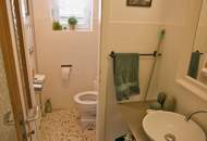 Zwei Häuser, ein Grundstück: Ihr neues Zuhause mit laufenden Mieteinnahmen