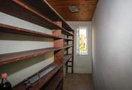 Kleines Haus mit Nebengebäude