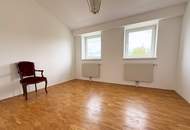Exklusives Dachgeschoß-Juwel in Turmvilla mit großem Gartenanteil