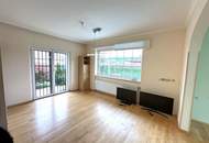 "Haus mit Garten, Pool, und Garage"