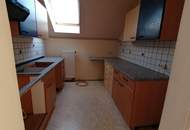 Sanierungsbedürftiges Zweifamilienhaus mit Nebengebäuden in Traumlage