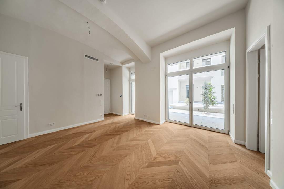 ESSENZ NO. 1 - Die neue Avantgarde des Wohnens - Traumhafte Erdgeschoß-Terrassen-Wohnung mit Gewölbedecke in revitalisiertem Altbau