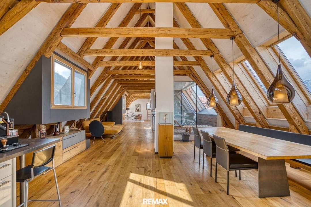 Traumhaftes LOFT mit Sichtdachstuhl und toller Aussicht